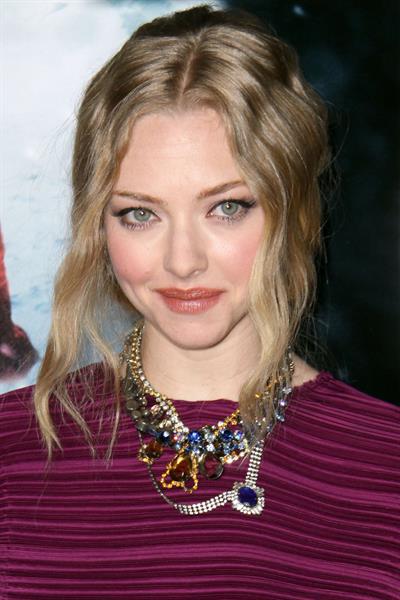 Amanda Seyfried Los Angeles premiere of Red Riding Hood at Graumans Chinese Theatre on March 7, 2011