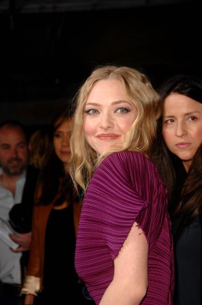 Amanda Seyfried Los Angeles premiere of Red Riding Hood at Graumans Chinese Theatre on March 7, 2011