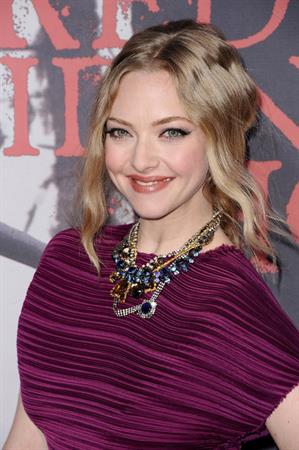 Amanda Seyfried Los Angeles premiere of Red Riding Hood at Graumans Chinese Theatre on March 7, 2011