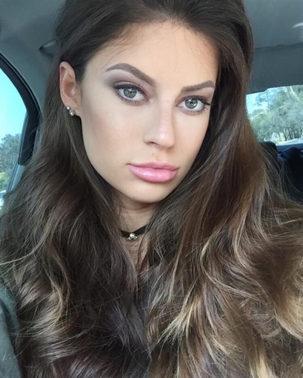 Hannah Stocking taking a selfie