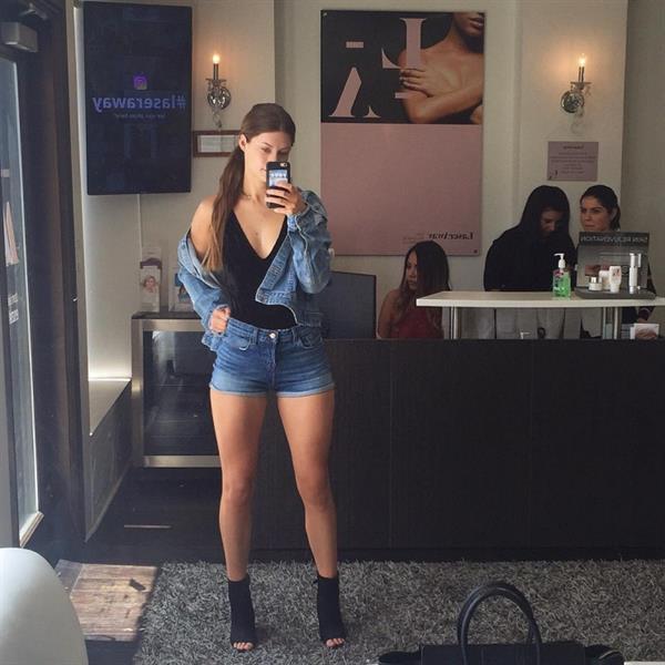 Hannah Stocking taking a selfie