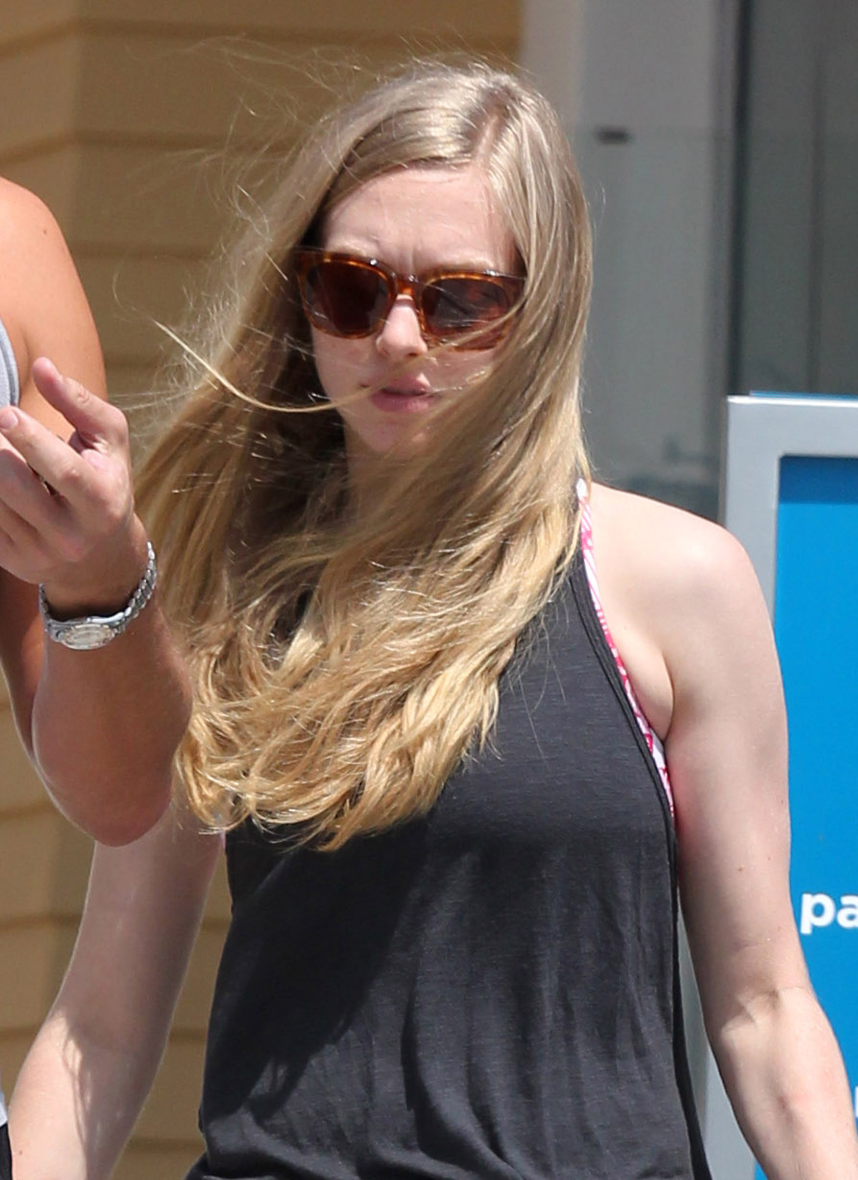 Amanda Seyfried Pictures Amanda Seyfried Shopping In Los Angeles June 5, 2012