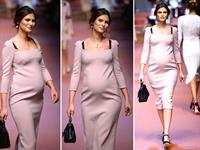 Bianca Balti taking a selfie