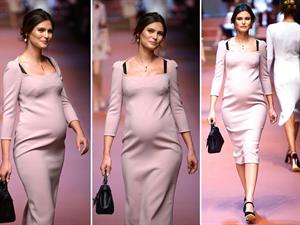 Bianca Balti taking a selfie