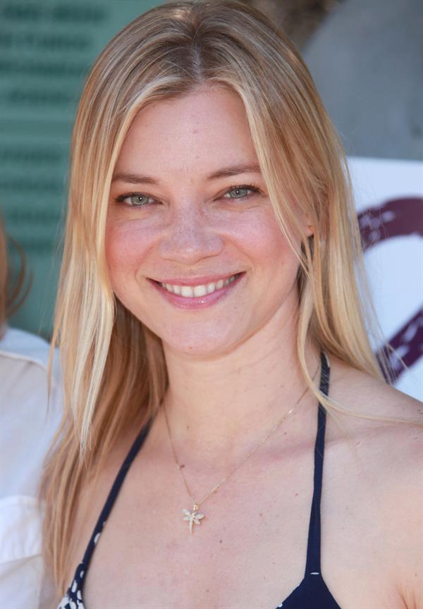 Amy Smart Environmental Media Assoc Organic Garden Lunch in Los Angeles on May 26, 2010 