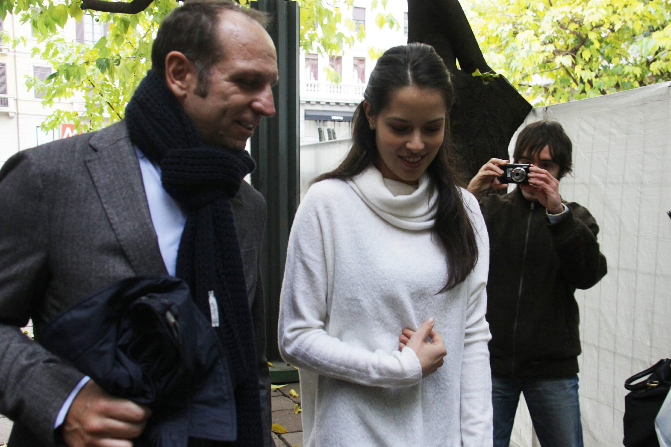 Ana Ivanovic Enjoys a stroll in Milan November 30, 2012  