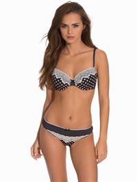 Xenia Deli in lingerie