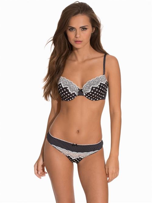 Xenia Deli in lingerie