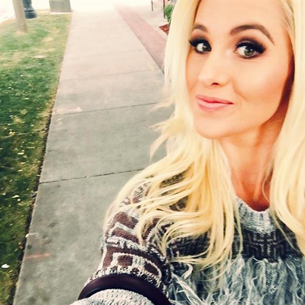 Tomi Lahren taking a selfie