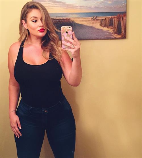 Hunter McGrady taking a selfie