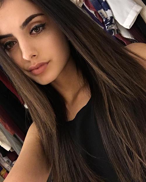 Joanna Marie taking a selfie