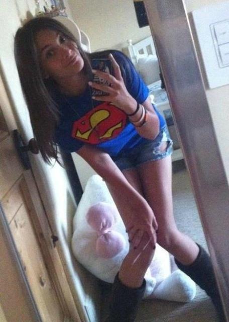 Paris Jackson taking a selfie