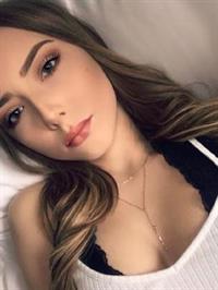 Hailie Scott taking a selfie