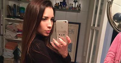 Neiva Mara taking a selfie