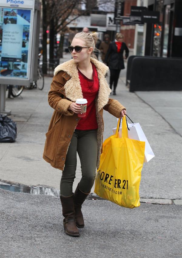 AnnaSophia Robb out shopping in New York City 12/21/12 
