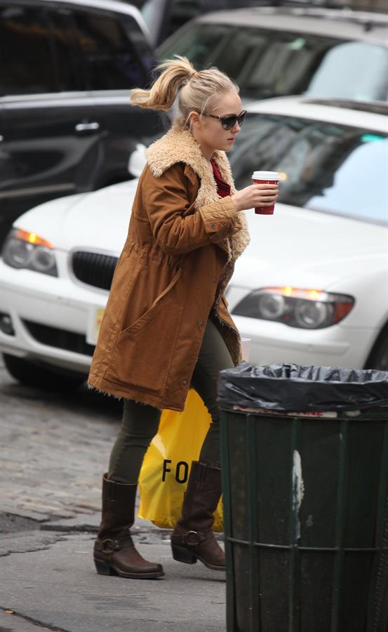 AnnaSophia Robb out shopping in New York City 12/21/12 