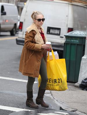 AnnaSophia Robb out shopping in New York City 12/21/12 
