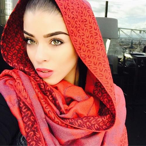 Sandra Fennou taking a selfie