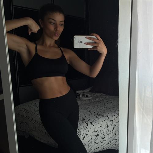 Sandra Fennou taking a selfie