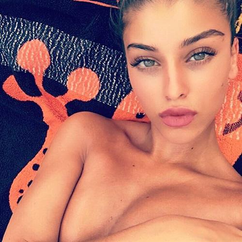 Sandra Fennou taking a selfie