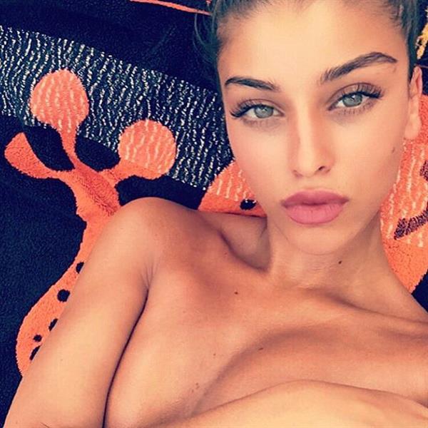 Sandra Fennou taking a selfie