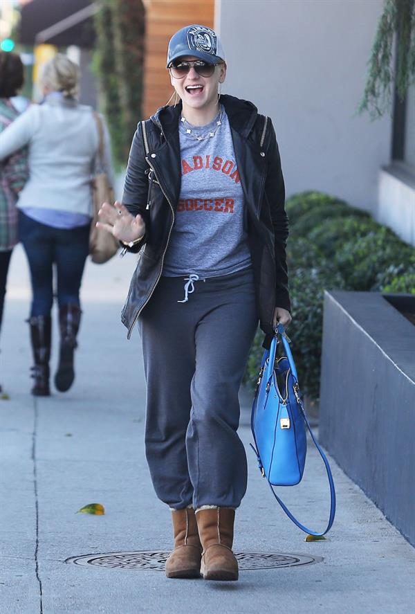 Anna Faris Stops by Salon Benjamin in West Hollywood (November 20, 2012) 