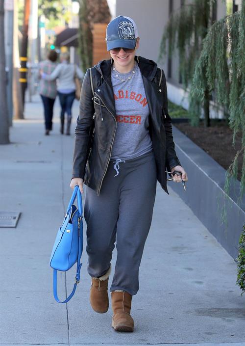 Anna Faris Stops by Salon Benjamin in West Hollywood (November 20, 2012) 