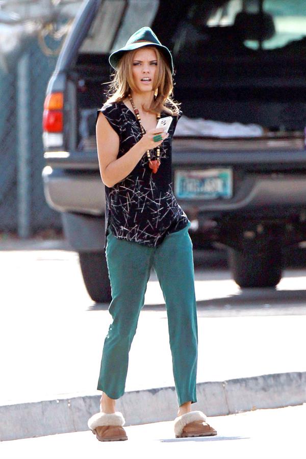 AnnaLynne McCord Filming 90210 in Los Angeles (November 14, 2012) 