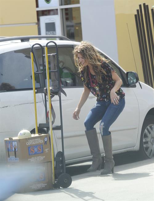 AnnaLynne McCord Pictures AnnaLynne McCord out for breakfast in Santa Monica 10/5/12