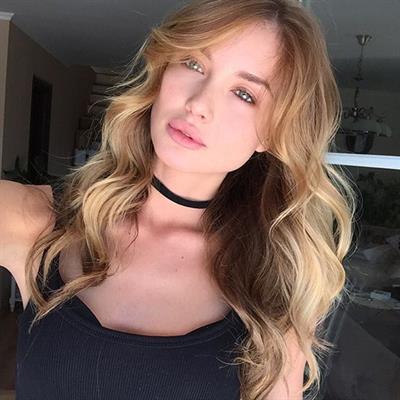 Aleksandra Nikolic taking a selfie