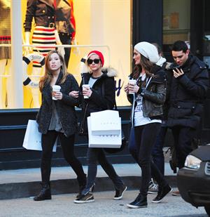 Ashlee Simpson shopping in NYC 1/6/13  