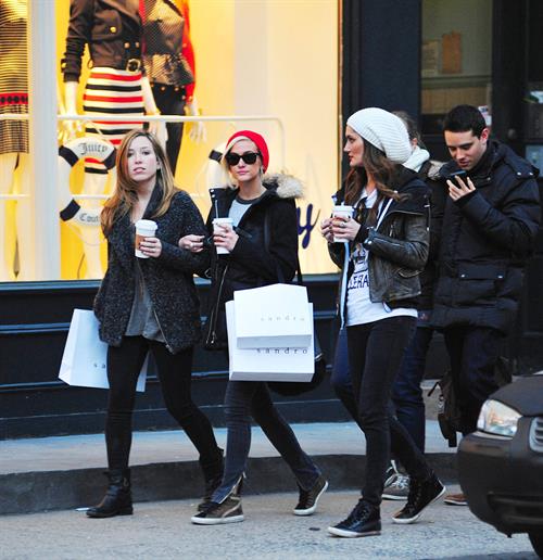 Ashlee Simpson shopping in NYC 1/6/13  