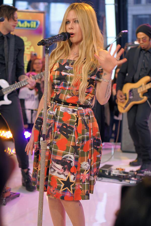 Avril Lavigne – “Good Morning America” NYC 11/5/13  