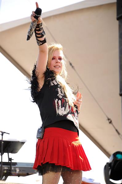 Avril Lavigne – iHeartRadio Music Festival 9/21/13  