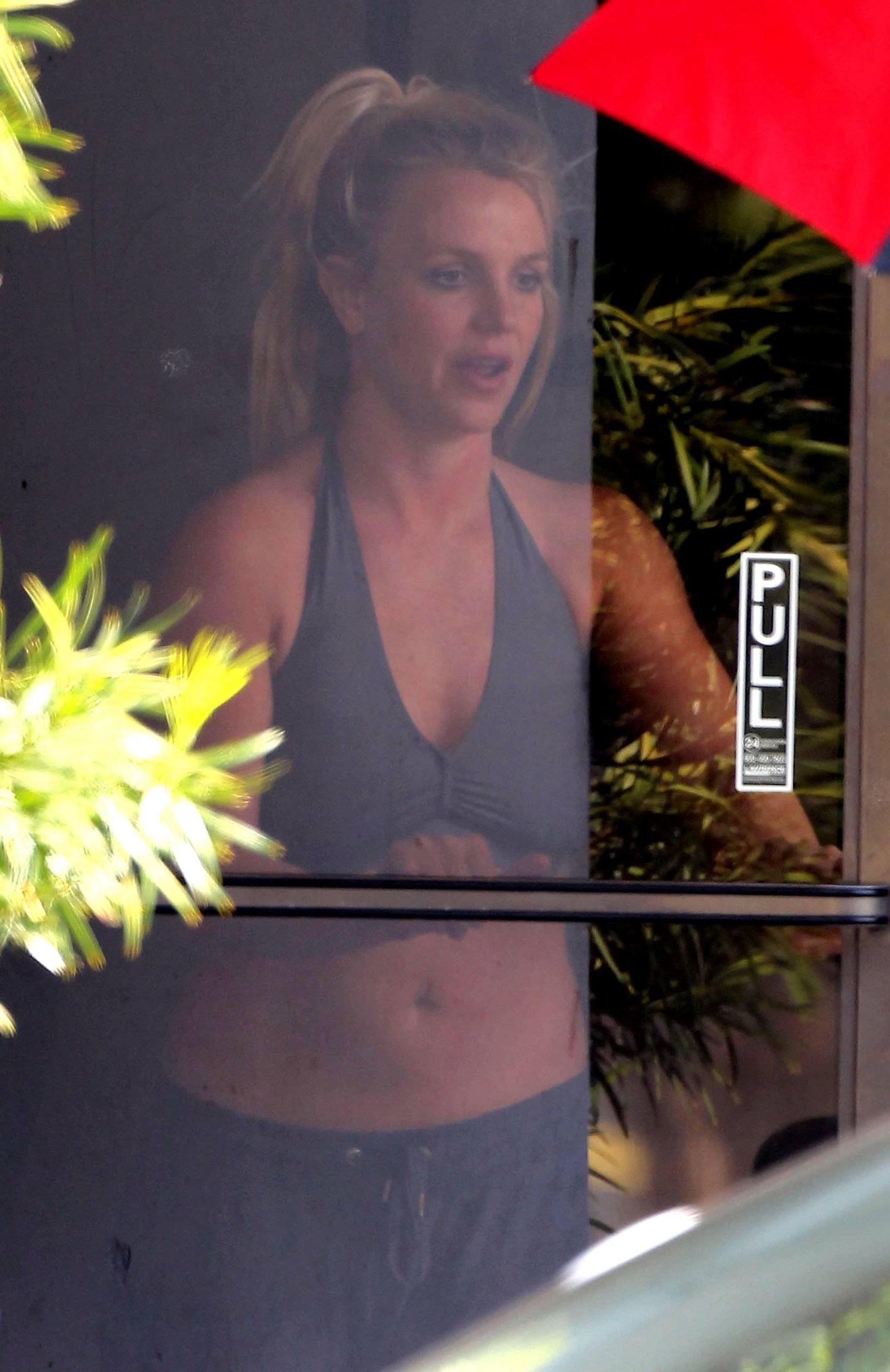 Britney Spears Leaving dance studio in Sherman Oaks, Los Angeles 23.10.2013 