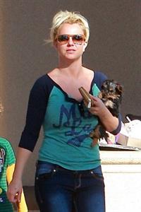 Britney Spears Heads to an appointment in Calabasas, California (November 17, 2012) 