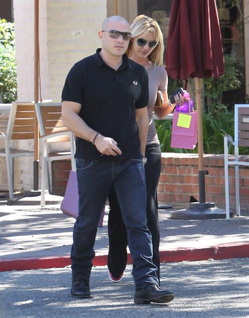 Britney Spears Pictures Britney Spears out shopping in Calabasas 10/23/12