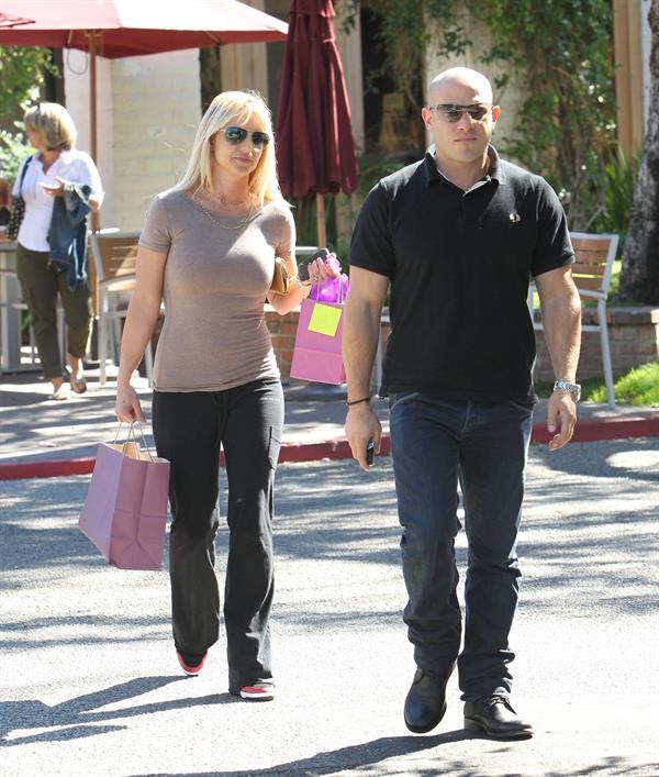 Britney Spears out shopping in Calabasas 10/23/12 