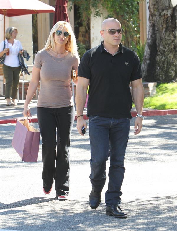 Britney Spears out shopping in Calabasas 10/23/12 