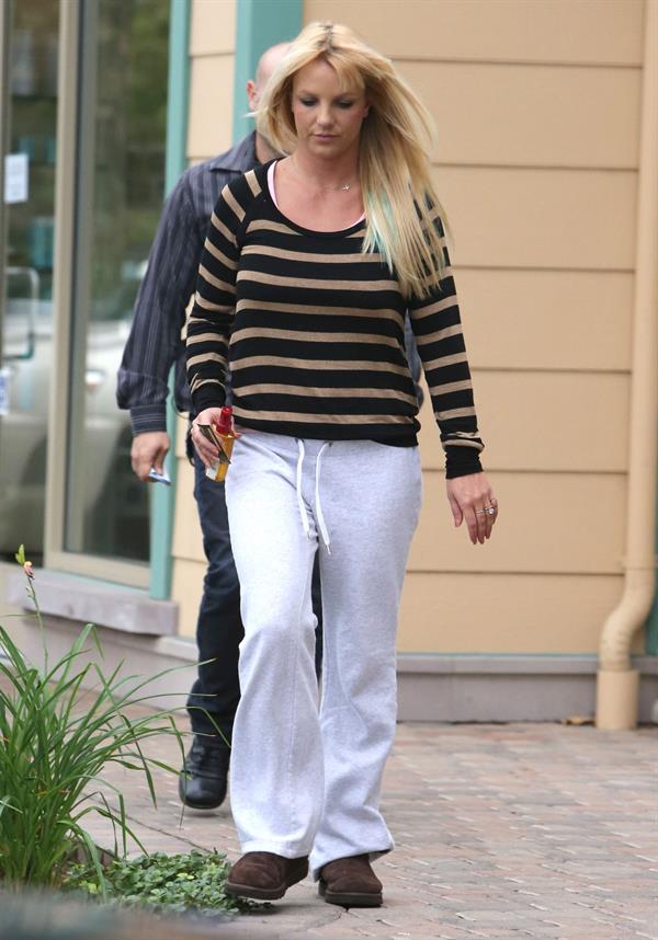 Britney Spears Leaving hair salon with her bodyguard in Beverly Hills (October 20, 2012) 