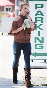 Britney Spears in jeans leaving Starbucks LA (10/04/12) 