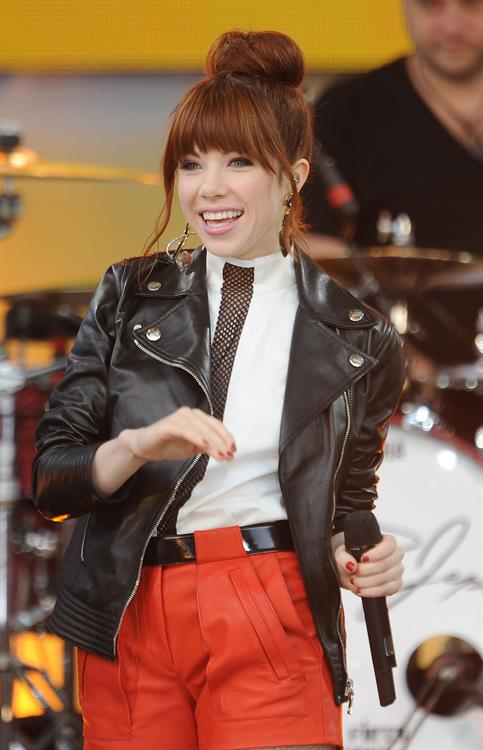 Carly Rae Jepsen - Performs Live as Part of Good Morning America's 2013 Summer Concert in New York City (14.06.2013) 