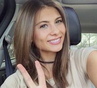 Shelby Bay taking a selfie