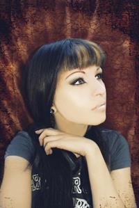 Neon Lynxie taking a selfie