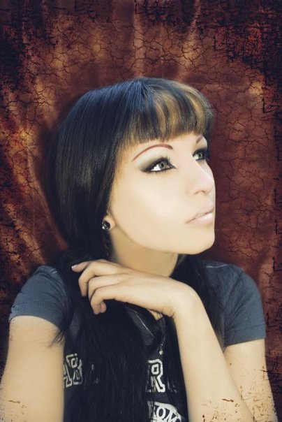 Neon Lynxie taking a selfie