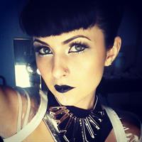 Neon Lynxie taking a selfie