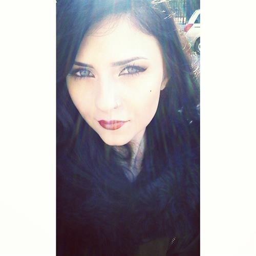 Neon Lynxie taking a selfie