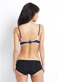 Mayra Suárez in lingerie - ass