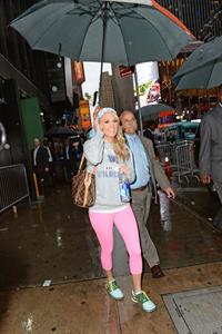 Carrie Underwood “Good Morning America” departure candids in New York, November 1, 2013 