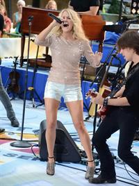 Carrie Underwood - LIVE at NBC's Today show - NYC - August 15, 2012
